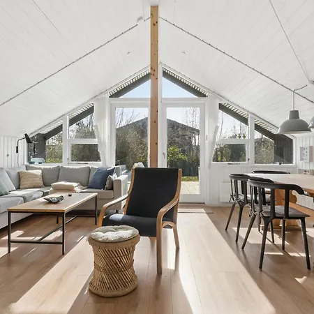 3 Bedroom Gorgeous In Ferienhaus